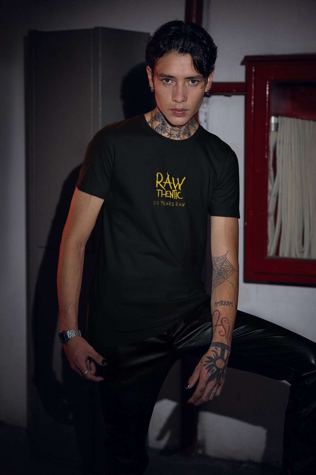 RAWthentic "20 YEARS RAW" GRAPHIC T-SHIRT (BLACK)